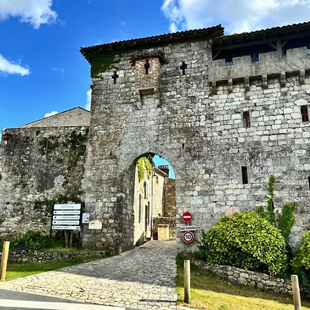 Holiday home Chic 3 Bed In Medieval Village Penne-d'Agenais