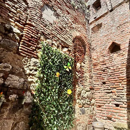 Chic 3 Bed In Medieval Village *