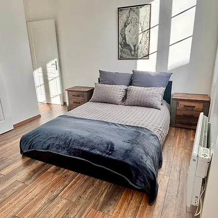 Chic 3 Bed In Medieval Village *